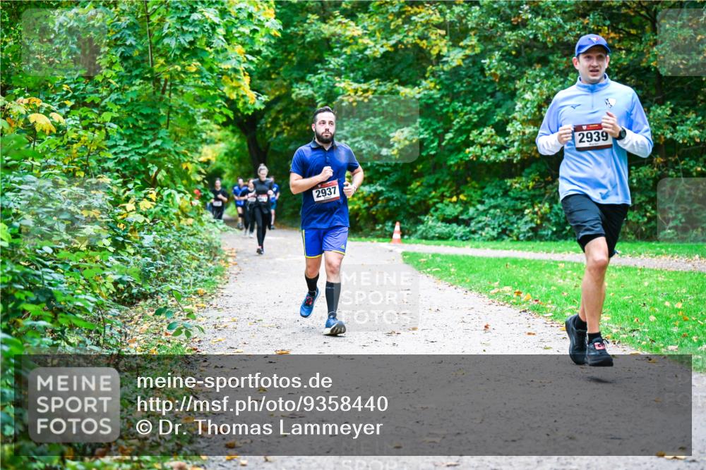 12.10.2025 - Bramfelder Halbmarathon 2025 Dr. Thomas Lammeyer http://msf.ph/oto/9358440 12.10.2025 11:04:21 Laufen 2937, 2939 meine-sportfotos.de