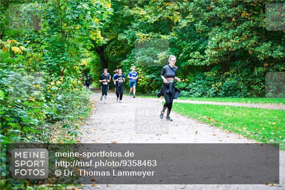 12.10.2025 - Bramfelder Halbmarathon 2025 Dr. Thomas Lammeyer http://msf.ph/oto/9358463 12.10.2025 11:04:26 Laufen 2390, 2305, 2613 meine-sportfotos.de