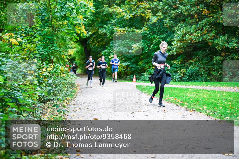 12.10.2025 - Bramfelder Halbmarathon 2025 Dr. Thomas Lammeyer http://msf.ph/oto/9358468 12.10.2025 11:04:26 Laufen 1513 meine-sportfotos.de