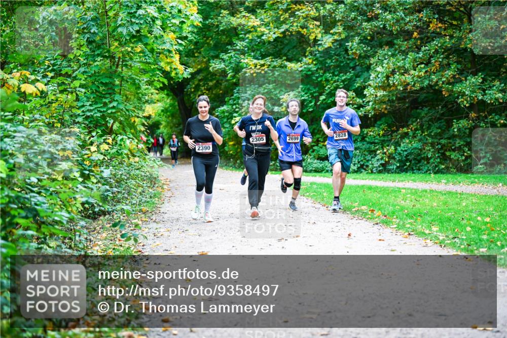 12.10.2025 - Bramfelder Halbmarathon 2025 Dr. Thomas Lammeyer http://msf.ph/oto/9358497 12.10.2025 11:04:31 Laufen 2390, 2305, 2699, 2828 meine-sportfotos.de