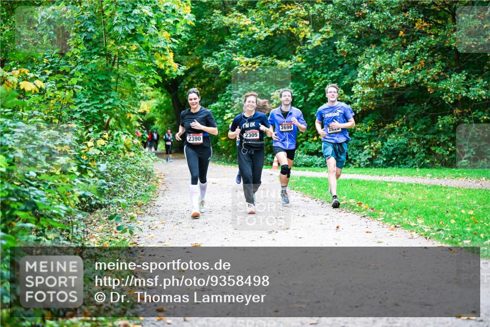 12.10.2025 - Bramfelder Halbmarathon 2025 Dr. Thomas Lammeyer http://msf.ph/oto/9358498 12.10.2025 11:04:31 Laufen 2390, 2305, 2699, 2820 meine-sportfotos.de