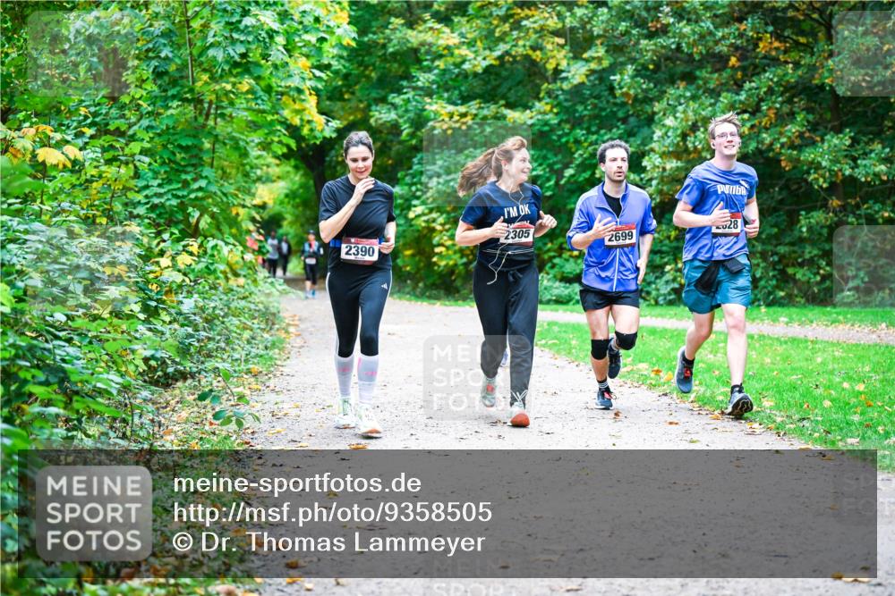 12.10.2025 - Bramfelder Halbmarathon 2025 Dr. Thomas Lammeyer http://msf.ph/oto/9358505 12.10.2025 11:04:32 Laufen 2390, 2305, 2699, 28 meine-sportfotos.de