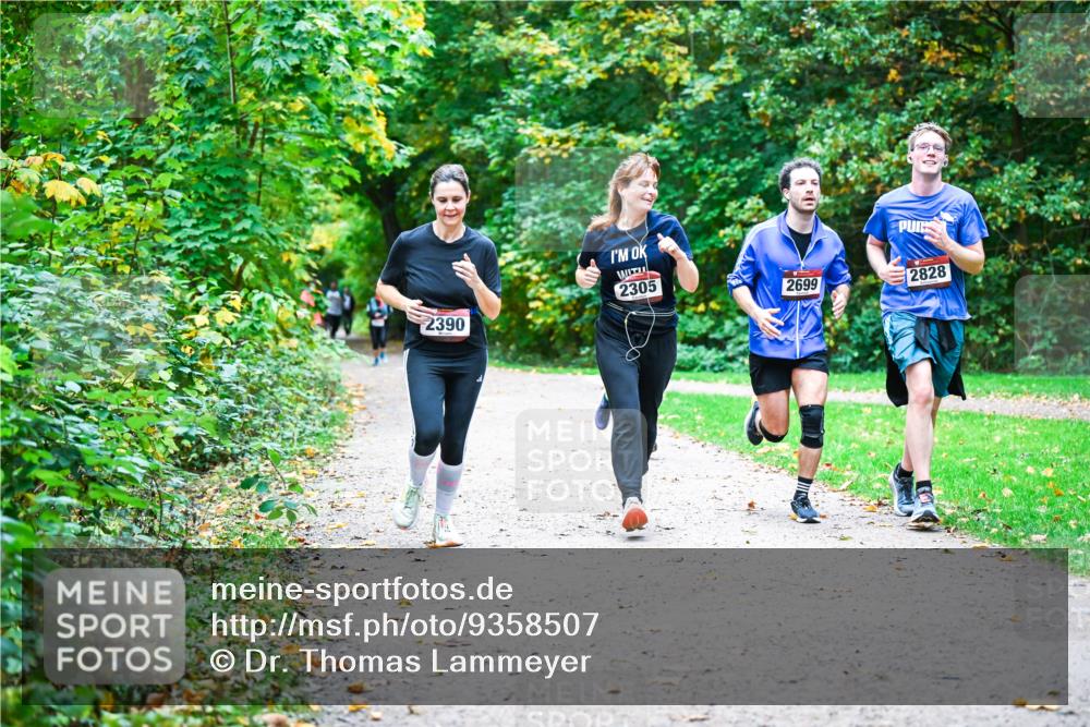 12.10.2025 - Bramfelder Halbmarathon 2025 Dr. Thomas Lammeyer http://msf.ph/oto/9358507 12.10.2025 11:04:32 Laufen 2390, 2305, 2699, 2828 meine-sportfotos.de