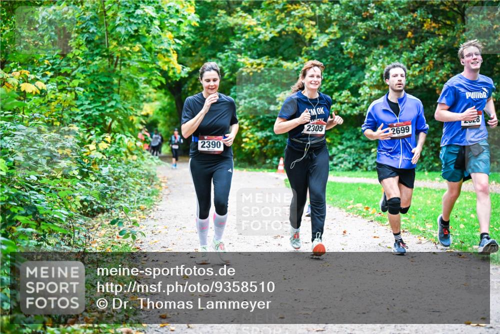 12.10.2025 - Bramfelder Halbmarathon 2025 Dr. Thomas Lammeyer http://msf.ph/oto/9358510 12.10.2025 11:04:32 Laufen 2390, 2305, 2699 meine-sportfotos.de