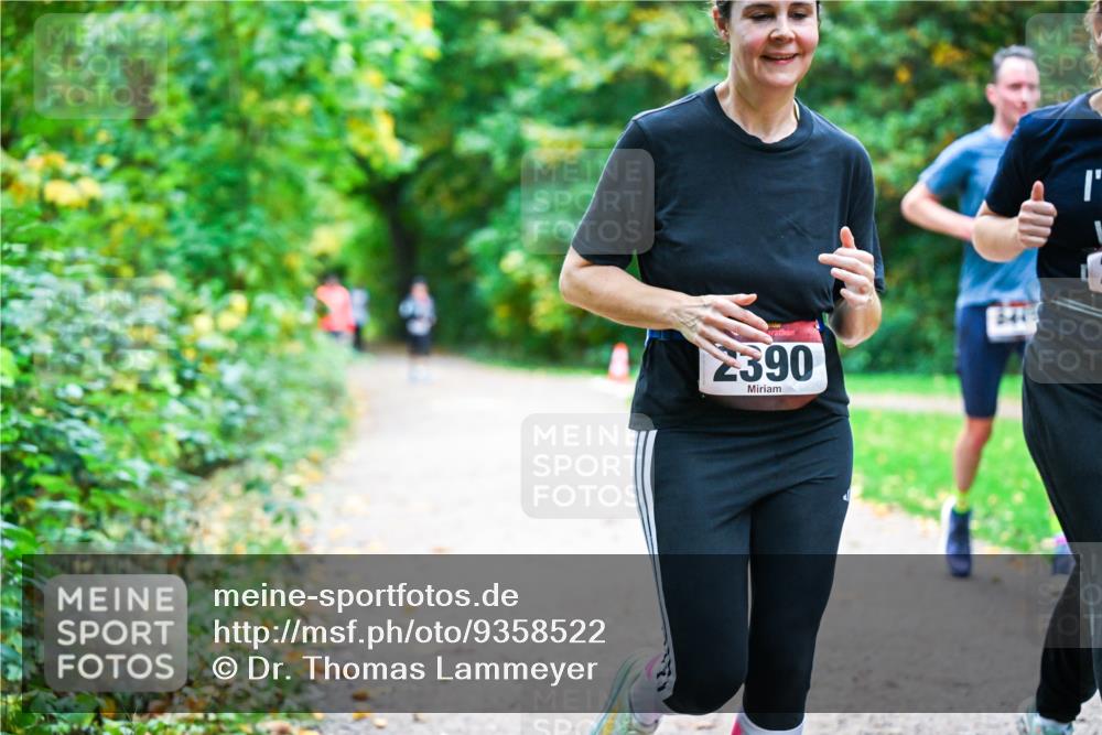 12.10.2025 - Bramfelder Halbmarathon 2025 Dr. Thomas Lammeyer http://msf.ph/oto/9358522 12.10.2025 11:04:34 Laufen 2390 meine-sportfotos.de