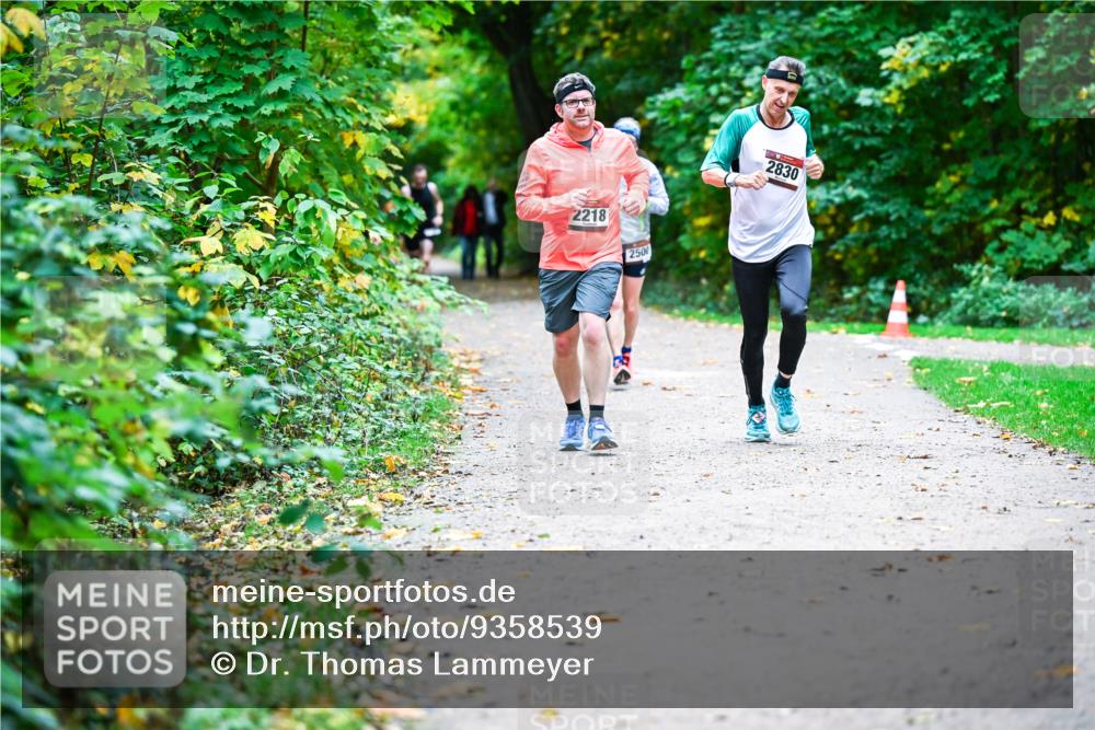 12.10.2025 - Bramfelder Halbmarathon 2025 Dr. Thomas Lammeyer http://msf.ph/oto/9358539 12.10.2025 11:04:45 Laufen 2218, 250, 2830 meine-sportfotos.de