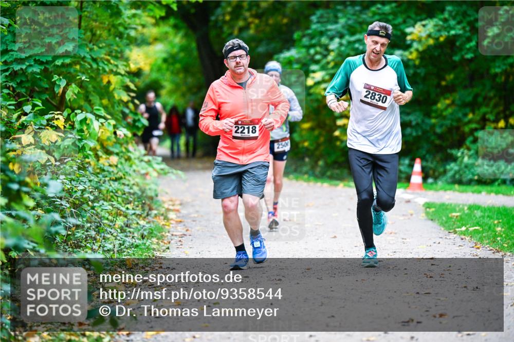 12.10.2025 - Bramfelder Halbmarathon 2025 Dr. Thomas Lammeyer http://msf.ph/oto/9358544 12.10.2025 11:04:45 Laufen 2218, 2501, 2830 meine-sportfotos.de