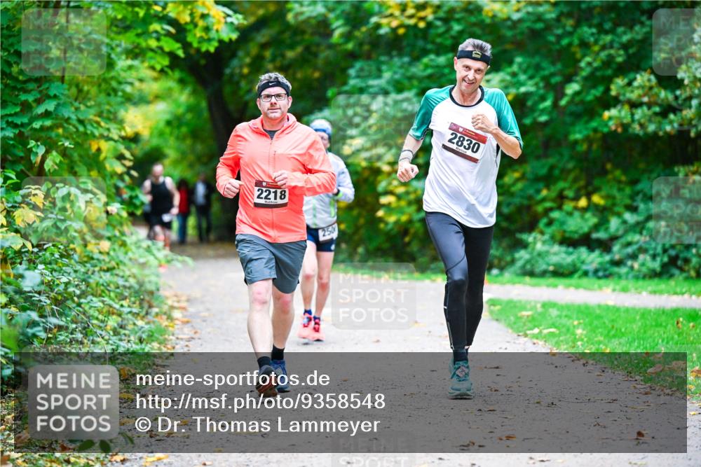 12.10.2025 - Bramfelder Halbmarathon 2025 Dr. Thomas Lammeyer http://msf.ph/oto/9358548 12.10.2025 11:04:46 Laufen 2218, 250, 2830 meine-sportfotos.de