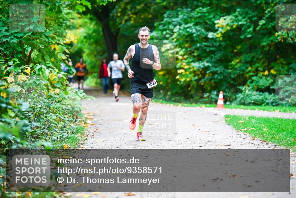12.10.2025 - Bramfelder Halbmarathon 2025 Dr. Thomas Lammeyer http://msf.ph/oto/9358571 12.10.2025 11:04:53 Laufen 2823 meine-sportfotos.de