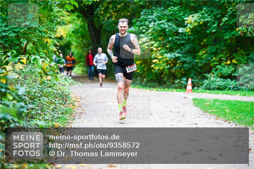 12.10.2025 - Bramfelder Halbmarathon 2025 Dr. Thomas Lammeyer http://msf.ph/oto/9358572 12.10.2025 11:04:53 Laufen 2823 meine-sportfotos.de