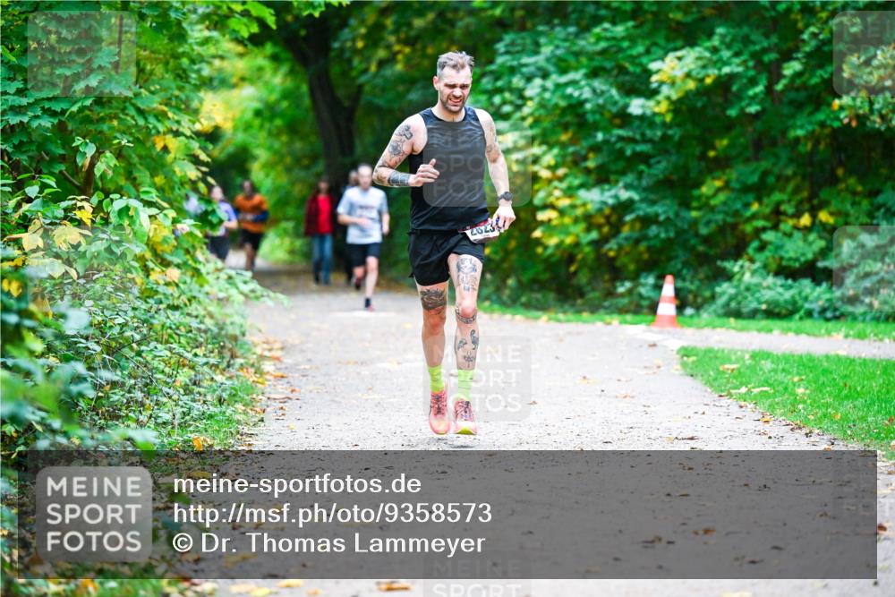 12.10.2025 - Bramfelder Halbmarathon 2025 Dr. Thomas Lammeyer http://msf.ph/oto/9358573 12.10.2025 11:04:53 Laufen 2023 meine-sportfotos.de