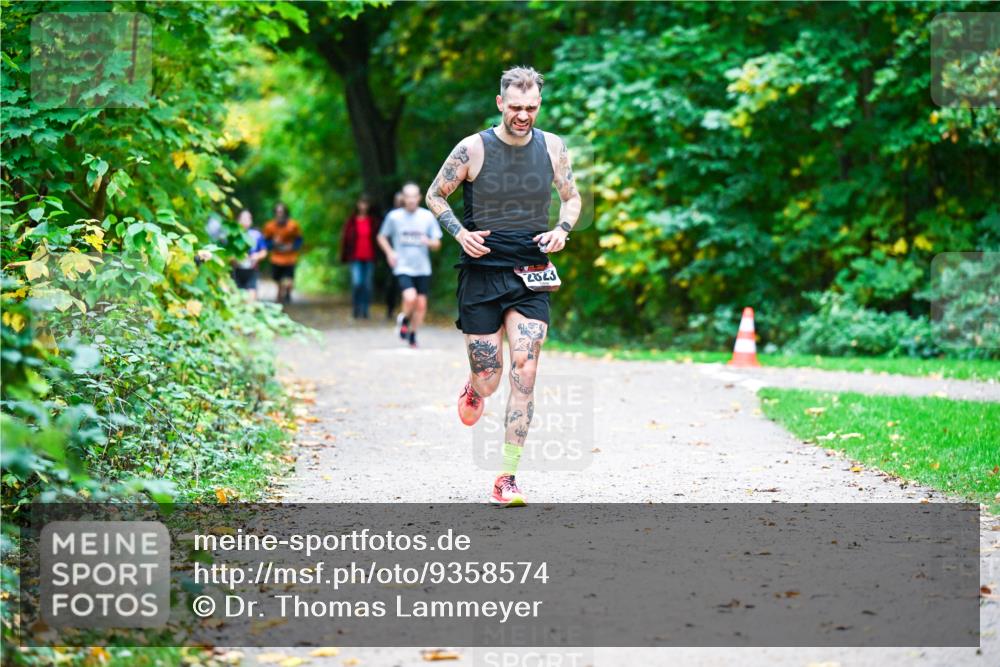 12.10.2025 - Bramfelder Halbmarathon 2025 Dr. Thomas Lammeyer http://msf.ph/oto/9358574 12.10.2025 11:04:53 Laufen 7, 97 meine-sportfotos.de