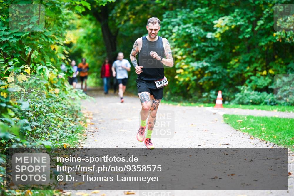 12.10.2025 - Bramfelder Halbmarathon 2025 Dr. Thomas Lammeyer http://msf.ph/oto/9358575 12.10.2025 11:04:53 Laufen 2823 meine-sportfotos.de