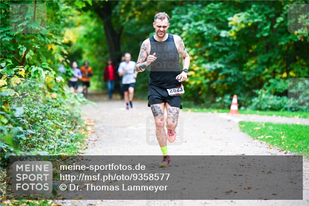 12.10.2025 - Bramfelder Halbmarathon 2025 Dr. Thomas Lammeyer http://msf.ph/oto/9358577 12.10.2025 11:04:54 Laufen 2823 meine-sportfotos.de