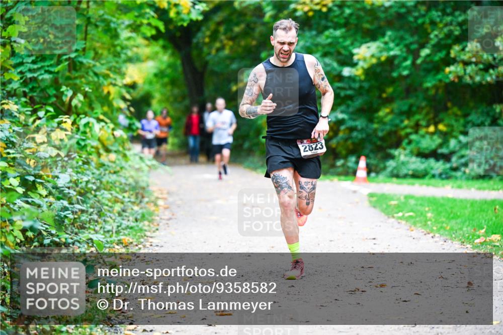12.10.2025 - Bramfelder Halbmarathon 2025 Dr. Thomas Lammeyer http://msf.ph/oto/9358582 12.10.2025 11:04:54 Laufen 2823 meine-sportfotos.de