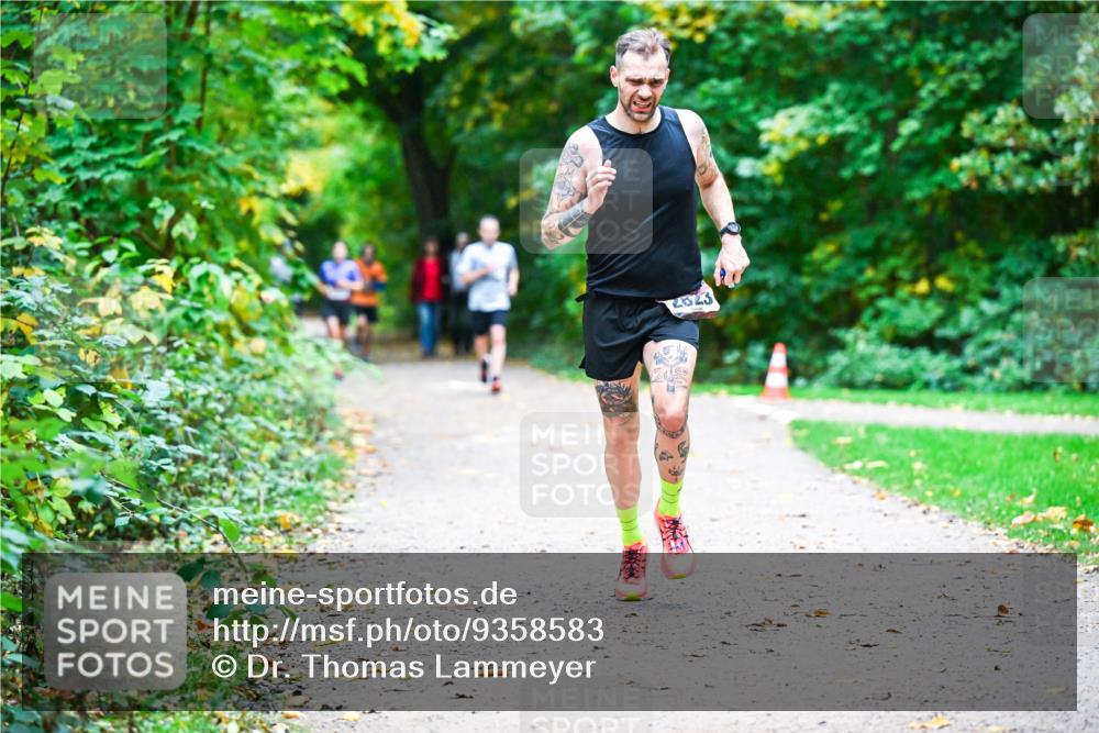 12.10.2025 - Bramfelder Halbmarathon 2025 Dr. Thomas Lammeyer http://msf.ph/oto/9358583 12.10.2025 11:04:54 Laufen 2623 meine-sportfotos.de