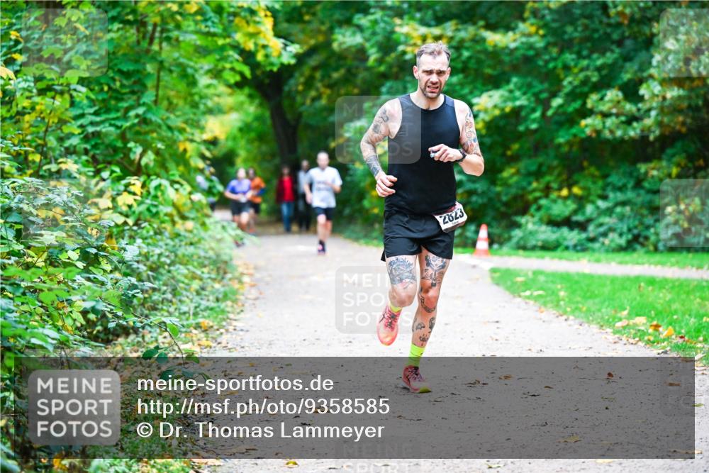 12.10.2025 - Bramfelder Halbmarathon 2025 Dr. Thomas Lammeyer http://msf.ph/oto/9358585 12.10.2025 11:04:55 Laufen 2823 meine-sportfotos.de
