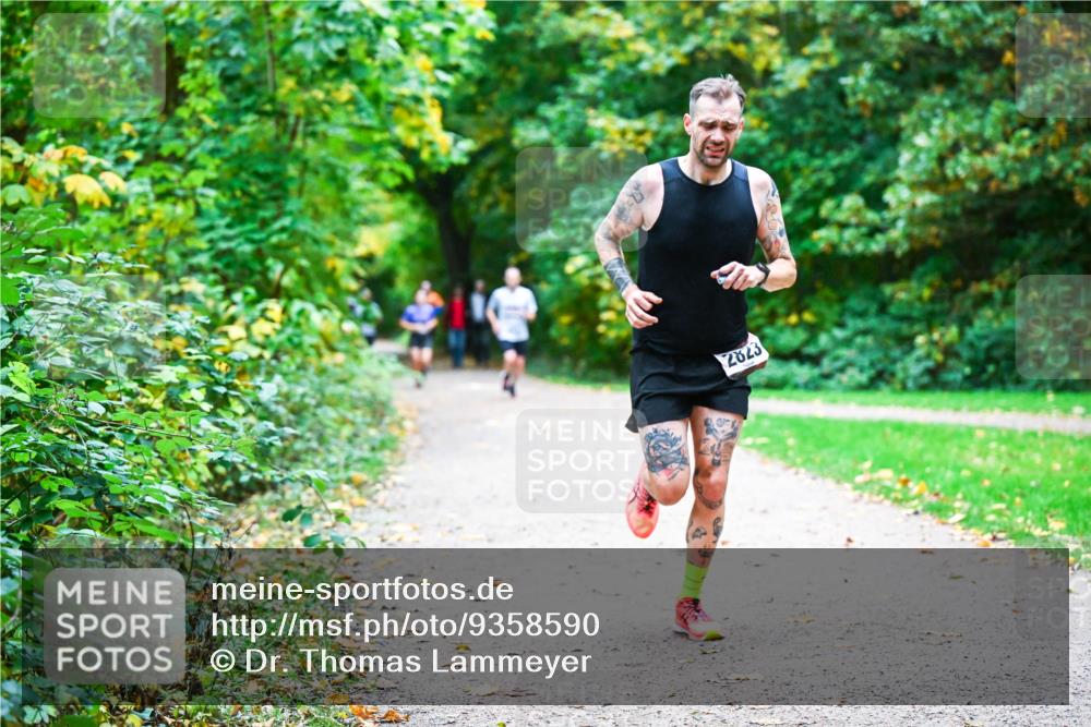 12.10.2025 - Bramfelder Halbmarathon 2025 Dr. Thomas Lammeyer http://msf.ph/oto/9358590 12.10.2025 11:04:55 Laufen 2823 meine-sportfotos.de