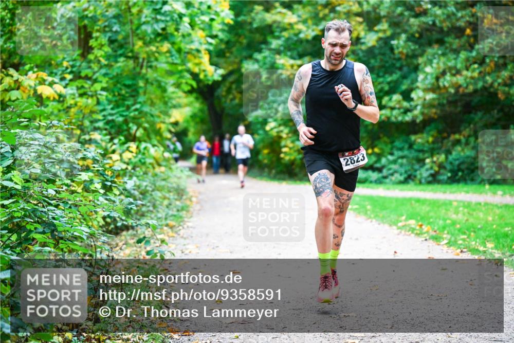 12.10.2025 - Bramfelder Halbmarathon 2025 Dr. Thomas Lammeyer http://msf.ph/oto/9358591 12.10.2025 11:04:55 Laufen 2823 meine-sportfotos.de