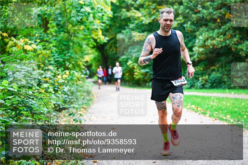 12.10.2025 - Bramfelder Halbmarathon 2025 Dr. Thomas Lammeyer http://msf.ph/oto/9358593 12.10.2025 11:04:56 Laufen 2623 meine-sportfotos.de