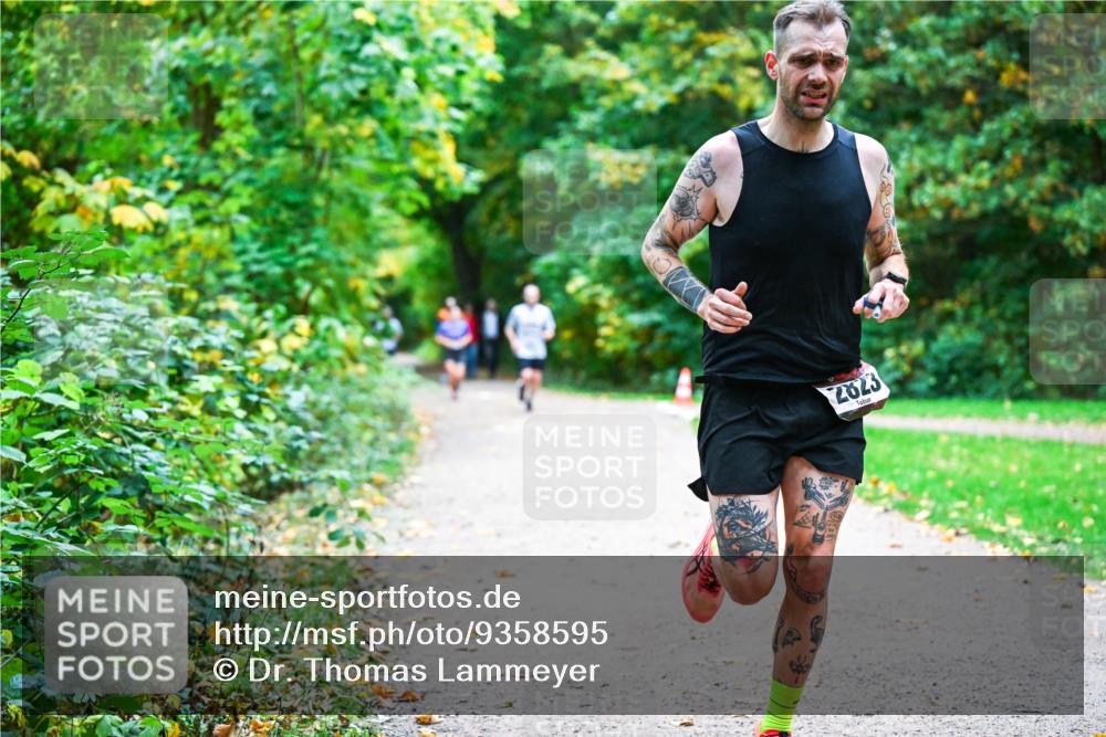 12.10.2025 - Bramfelder Halbmarathon 2025 Dr. Thomas Lammeyer http://msf.ph/oto/9358595 12.10.2025 11:04:56 Laufen 2823 meine-sportfotos.de