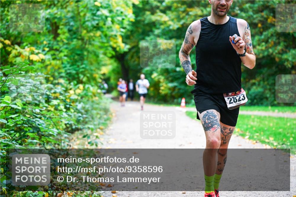 12.10.2025 - Bramfelder Halbmarathon 2025 Dr. Thomas Lammeyer http://msf.ph/oto/9358596 12.10.2025 11:04:56 Laufen 2823 meine-sportfotos.de