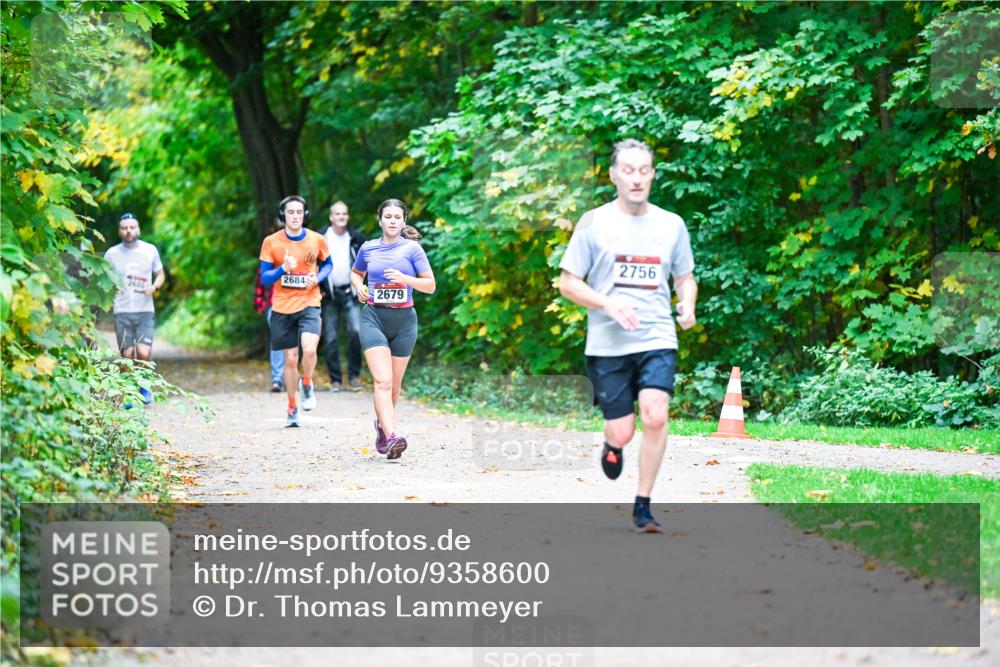 12.10.2025 - Bramfelder Halbmarathon 2025 Dr. Thomas Lammeyer http://msf.ph/oto/9358600 12.10.2025 11:04:59 Laufen 2684, 2679, 268, 2756 meine-sportfotos.de