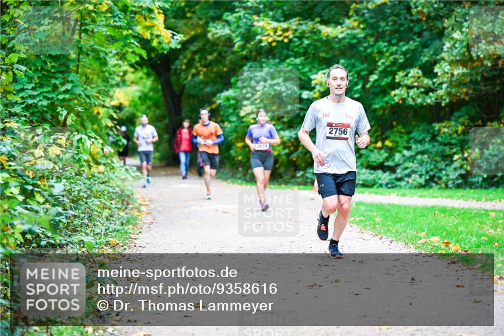 12.10.2025 - Bramfelder Halbmarathon 2025 Dr. Thomas Lammeyer http://msf.ph/oto/9358616 12.10.2025 11:05:01 Laufen 2679, 361, 2756 meine-sportfotos.de