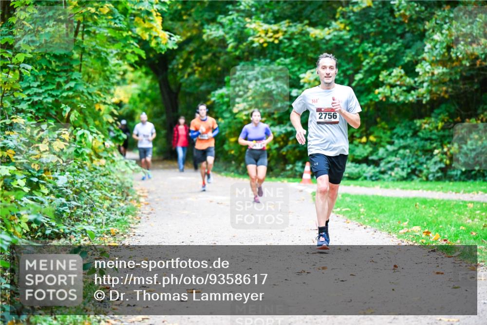 12.10.2025 - Bramfelder Halbmarathon 2025 Dr. Thomas Lammeyer http://msf.ph/oto/9358617 12.10.2025 11:05:01 Laufen 361, 2756 meine-sportfotos.de