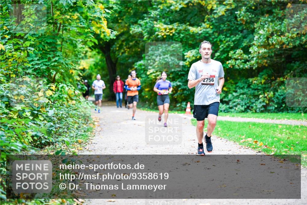 12.10.2025 - Bramfelder Halbmarathon 2025 Dr. Thomas Lammeyer http://msf.ph/oto/9358619 12.10.2025 11:05:01 Laufen 361, 2756 meine-sportfotos.de