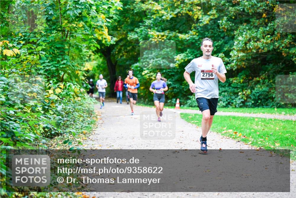 12.10.2025 - Bramfelder Halbmarathon 2025 Dr. Thomas Lammeyer http://msf.ph/oto/9358622 12.10.2025 11:05:02 Laufen 2679, 361, 2756 meine-sportfotos.de