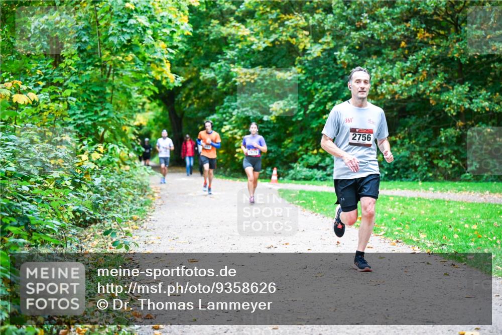 12.10.2025 - Bramfelder Halbmarathon 2025 Dr. Thomas Lammeyer http://msf.ph/oto/9358626 12.10.2025 11:05:02 Laufen 7675, 361, 2756 meine-sportfotos.de