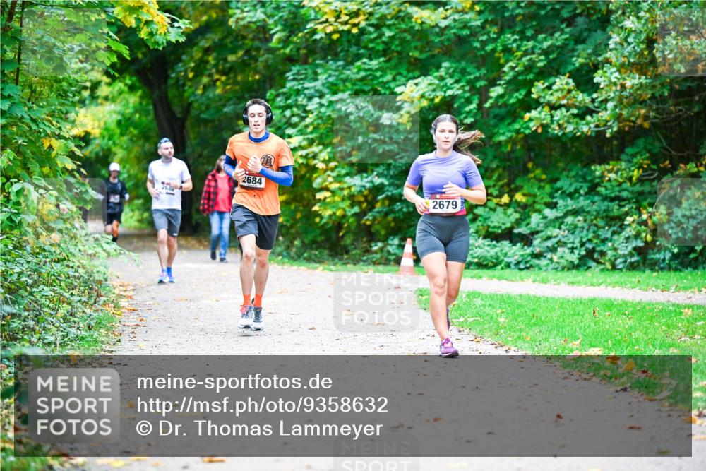12.10.2025 - Bramfelder Halbmarathon 2025 Dr. Thomas Lammeyer http://msf.ph/oto/9358632 12.10.2025 11:05:04 Laufen 2684, 2679 meine-sportfotos.de