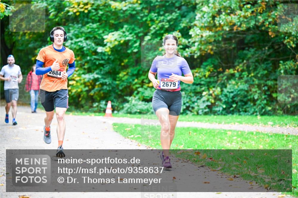 12.10.2025 - Bramfelder Halbmarathon 2025 Dr. Thomas Lammeyer http://msf.ph/oto/9358637 12.10.2025 11:05:05 Laufen 2684, 2679 meine-sportfotos.de