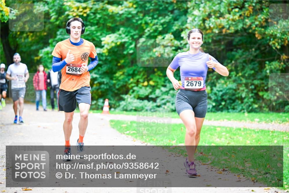 12.10.2025 - Bramfelder Halbmarathon 2025 Dr. Thomas Lammeyer http://msf.ph/oto/9358642 12.10.2025 11:05:06 Laufen 2684, 2679 meine-sportfotos.de