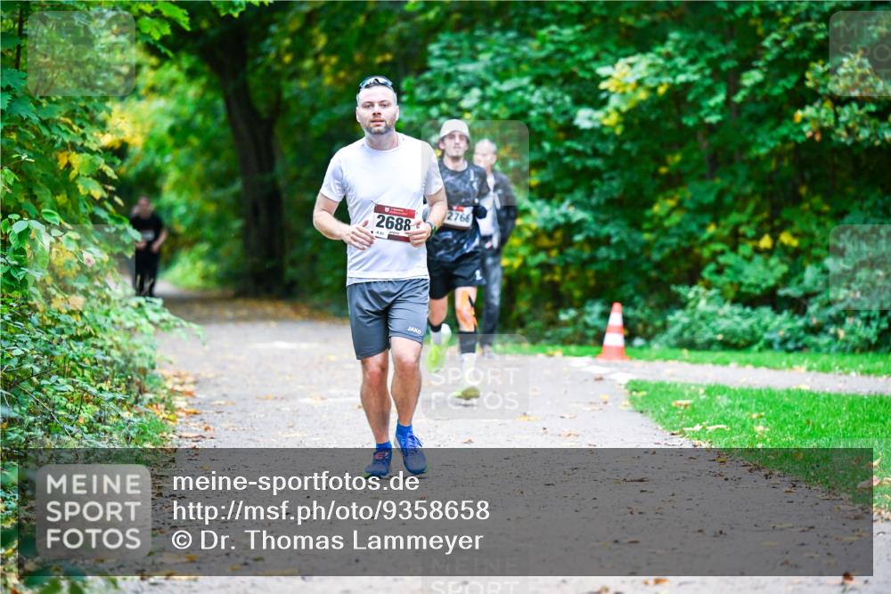 12.10.2025 - Bramfelder Halbmarathon 2025 Dr. Thomas Lammeyer http://msf.ph/oto/9358658 12.10.2025 11:05:10 Laufen 2688, 61, 2766 meine-sportfotos.de