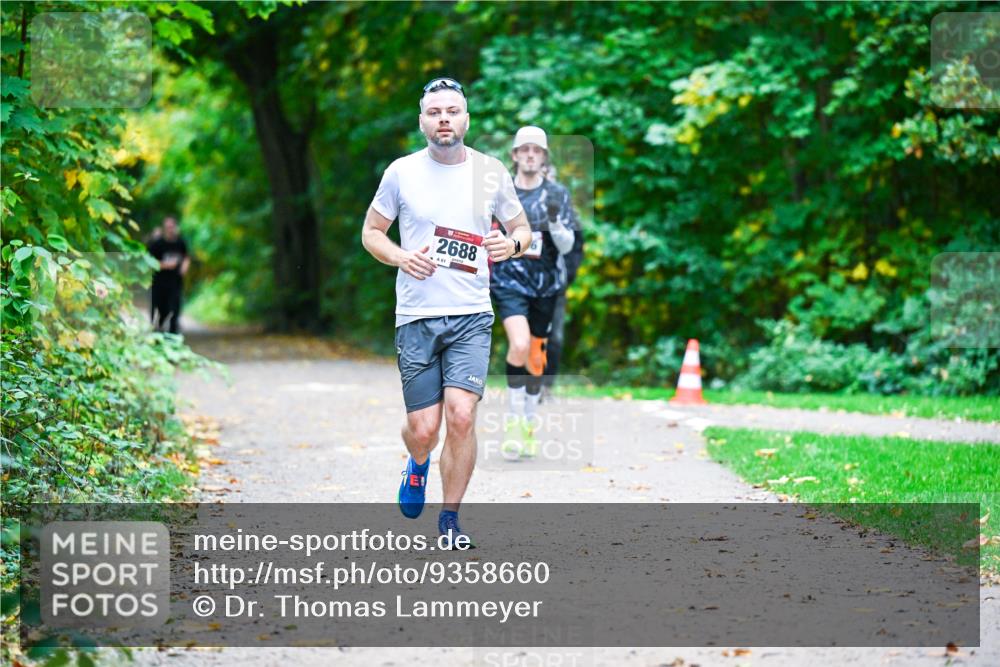 12.10.2025 - Bramfelder Halbmarathon 2025 Dr. Thomas Lammeyer http://msf.ph/oto/9358660 12.10.2025 11:05:10 Laufen 2688, 61 meine-sportfotos.de