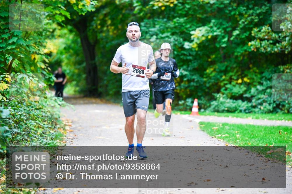 12.10.2025 - Bramfelder Halbmarathon 2025 Dr. Thomas Lammeyer http://msf.ph/oto/9358664 12.10.2025 11:05:10 Laufen 2688, 61, 766 meine-sportfotos.de