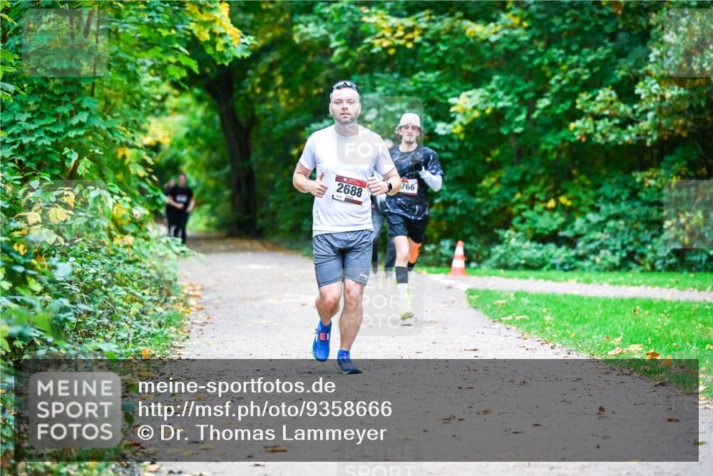 12.10.2025 - Bramfelder Halbmarathon 2025 Dr. Thomas Lammeyer http://msf.ph/oto/9358666 12.10.2025 11:05:11 Laufen 2688, 61, 766 meine-sportfotos.de