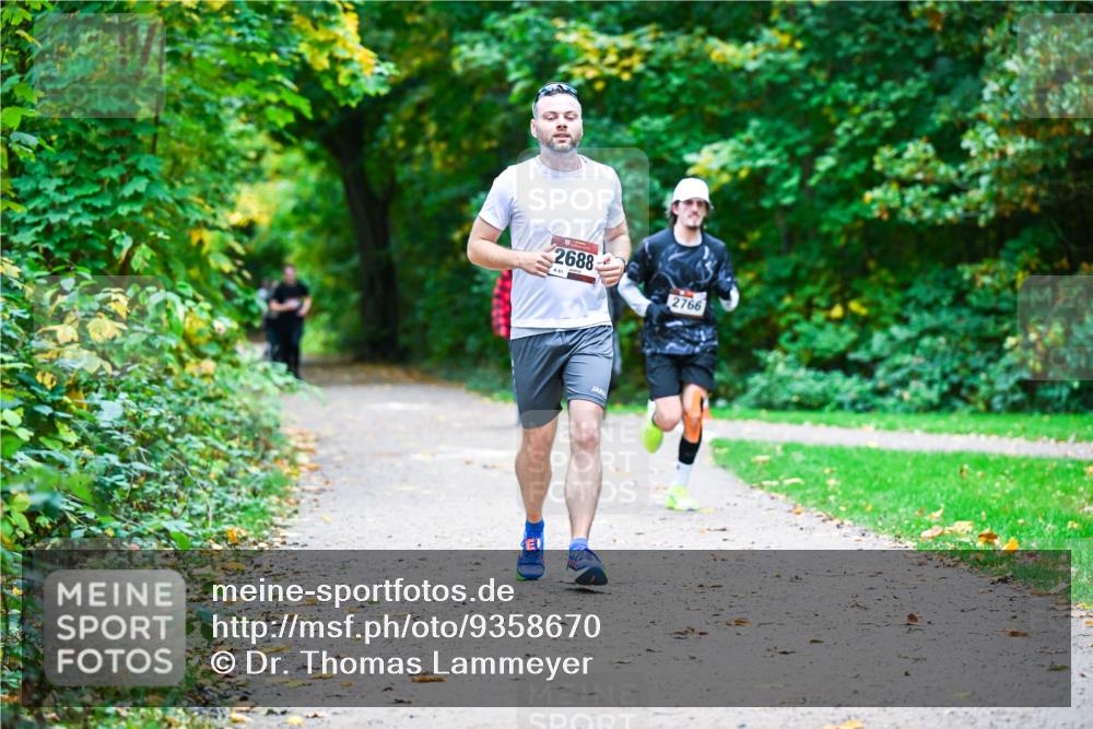 12.10.2025 - Bramfelder Halbmarathon 2025 Dr. Thomas Lammeyer http://msf.ph/oto/9358670 12.10.2025 11:05:11 Laufen 2688, 2766 meine-sportfotos.de