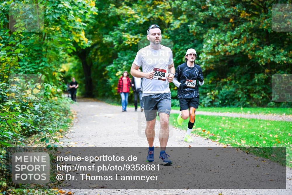 12.10.2025 - Bramfelder Halbmarathon 2025 Dr. Thomas Lammeyer http://msf.ph/oto/9358681 12.10.2025 11:05:13 Laufen 2688, 61, 2766 meine-sportfotos.de