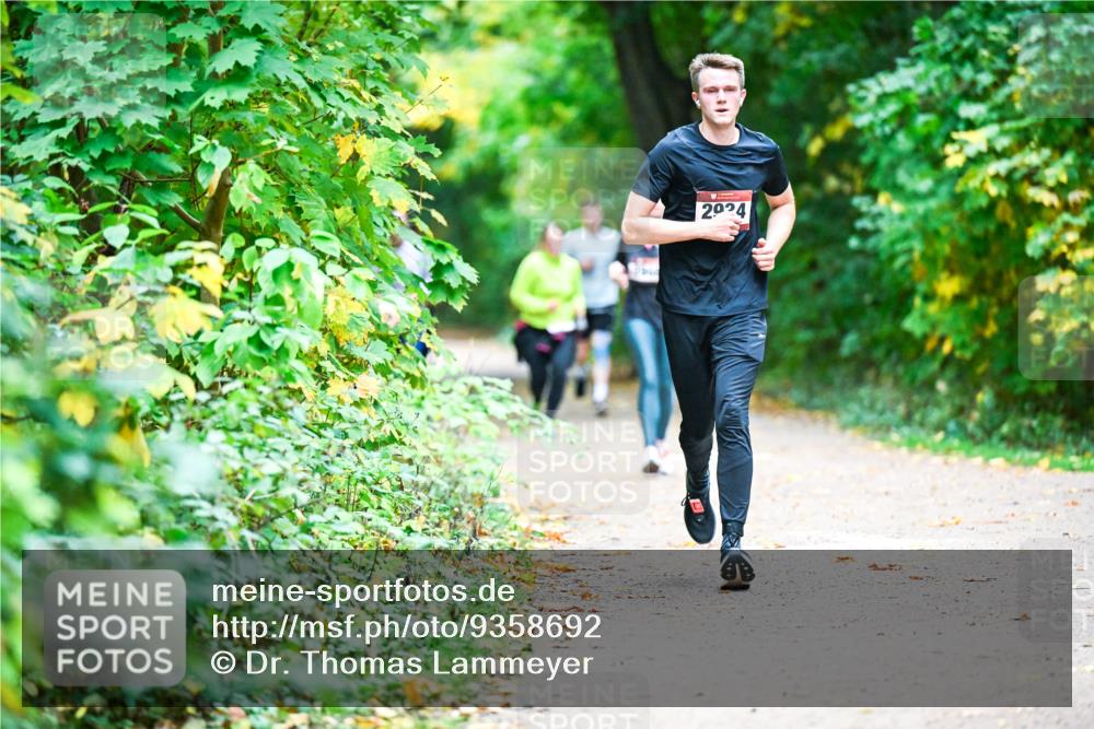 12.10.2025 - Bramfelder Halbmarathon 2025 Dr. Thomas Lammeyer http://msf.ph/oto/9358692 12.10.2025 11:05:20 Laufen 2024 meine-sportfotos.de