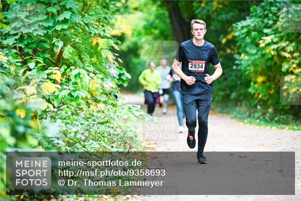 12.10.2025 - Bramfelder Halbmarathon 2025 Dr. Thomas Lammeyer http://msf.ph/oto/9358693 12.10.2025 11:05:20 Laufen 2934 meine-sportfotos.de