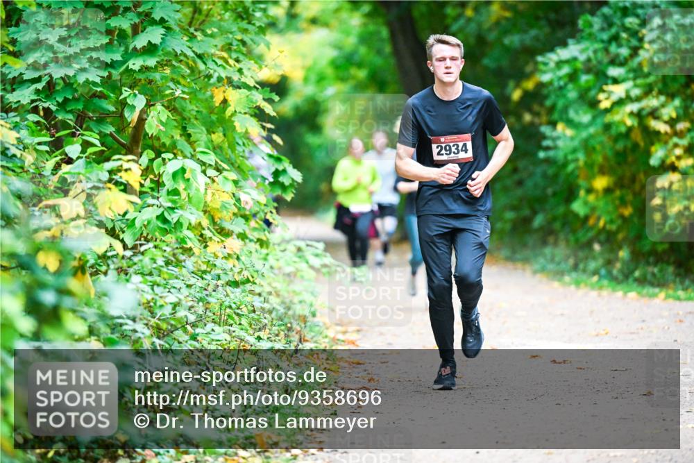 12.10.2025 - Bramfelder Halbmarathon 2025 Dr. Thomas Lammeyer http://msf.ph/oto/9358696 12.10.2025 11:05:20 Laufen 2934 meine-sportfotos.de