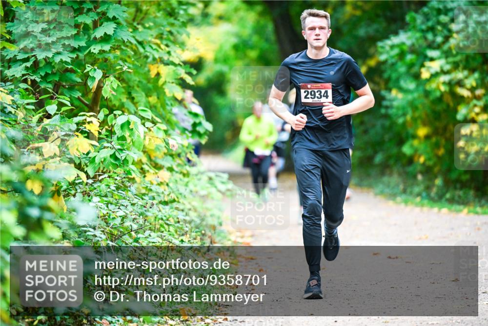 12.10.2025 - Bramfelder Halbmarathon 2025 Dr. Thomas Lammeyer http://msf.ph/oto/9358701 12.10.2025 11:05:21 Laufen 2934 meine-sportfotos.de