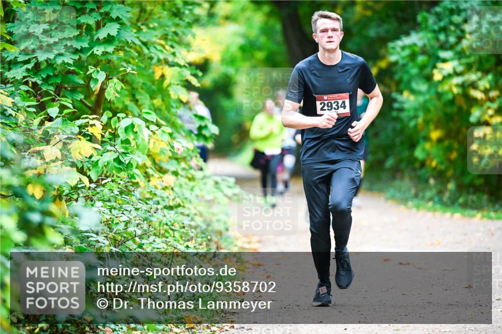 12.10.2025 - Bramfelder Halbmarathon 2025 Dr. Thomas Lammeyer http://msf.ph/oto/9358702 12.10.2025 11:05:21 Laufen 2934 meine-sportfotos.de