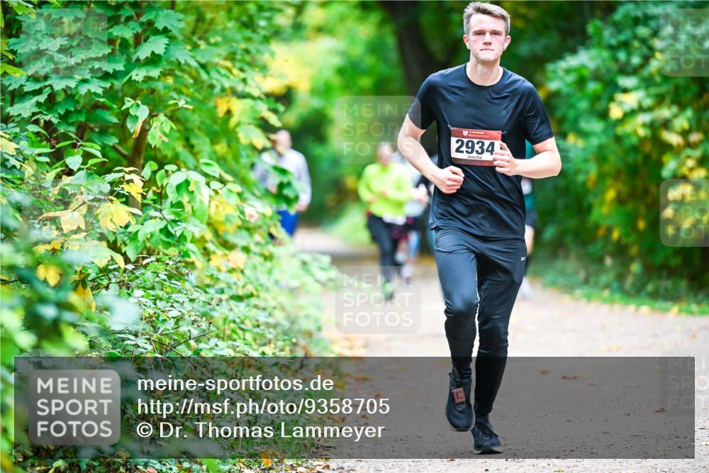 12.10.2025 - Bramfelder Halbmarathon 2025 Dr. Thomas Lammeyer http://msf.ph/oto/9358705 12.10.2025 11:05:21 Laufen 2934 meine-sportfotos.de