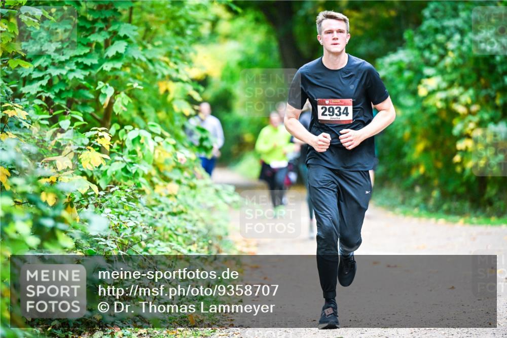 12.10.2025 - Bramfelder Halbmarathon 2025 Dr. Thomas Lammeyer http://msf.ph/oto/9358707 12.10.2025 11:05:22 Laufen 2934 meine-sportfotos.de