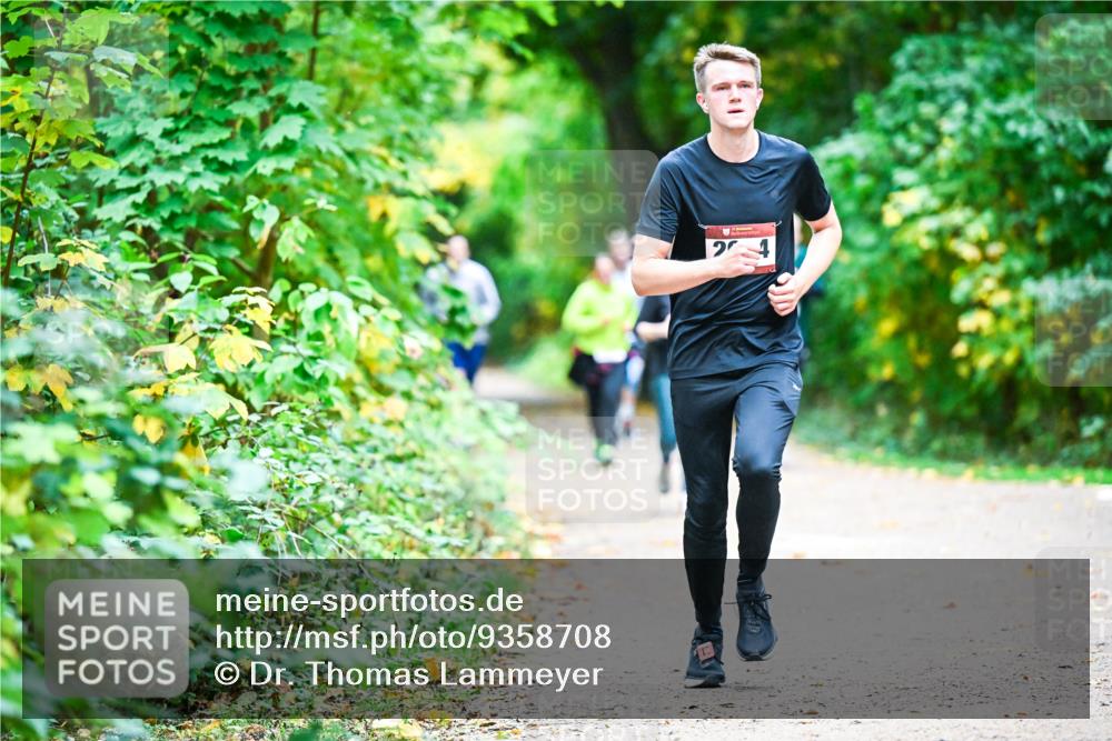 12.10.2025 - Bramfelder Halbmarathon 2025 Dr. Thomas Lammeyer http://msf.ph/oto/9358708 12.10.2025 11:05:22 Laufen 24 meine-sportfotos.de