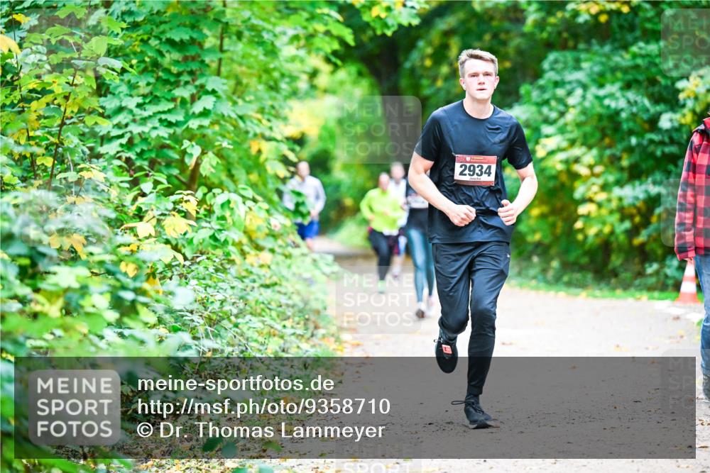 12.10.2025 - Bramfelder Halbmarathon 2025 Dr. Thomas Lammeyer http://msf.ph/oto/9358710 12.10.2025 11:05:22 Laufen 2934 meine-sportfotos.de